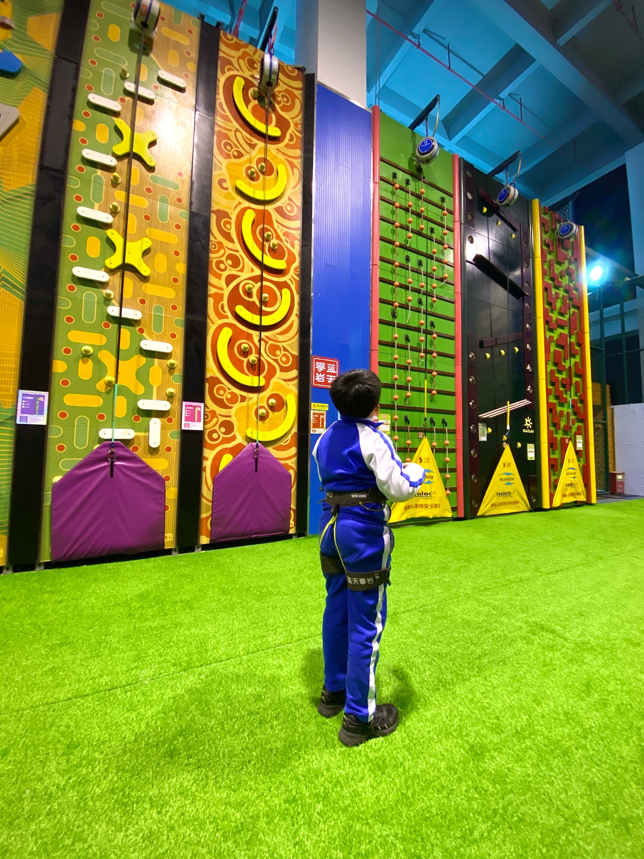 包含室内攀岩锦标赛,挑战极限攀登的精彩瞬间的词条 包含室内攀岩锦标赛,挑战极限攀登的精彩瞬间的词条