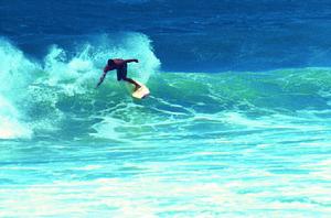 瀑布飞跃极限运动大赛，激流勇进的惊险瞬间的简单介绍