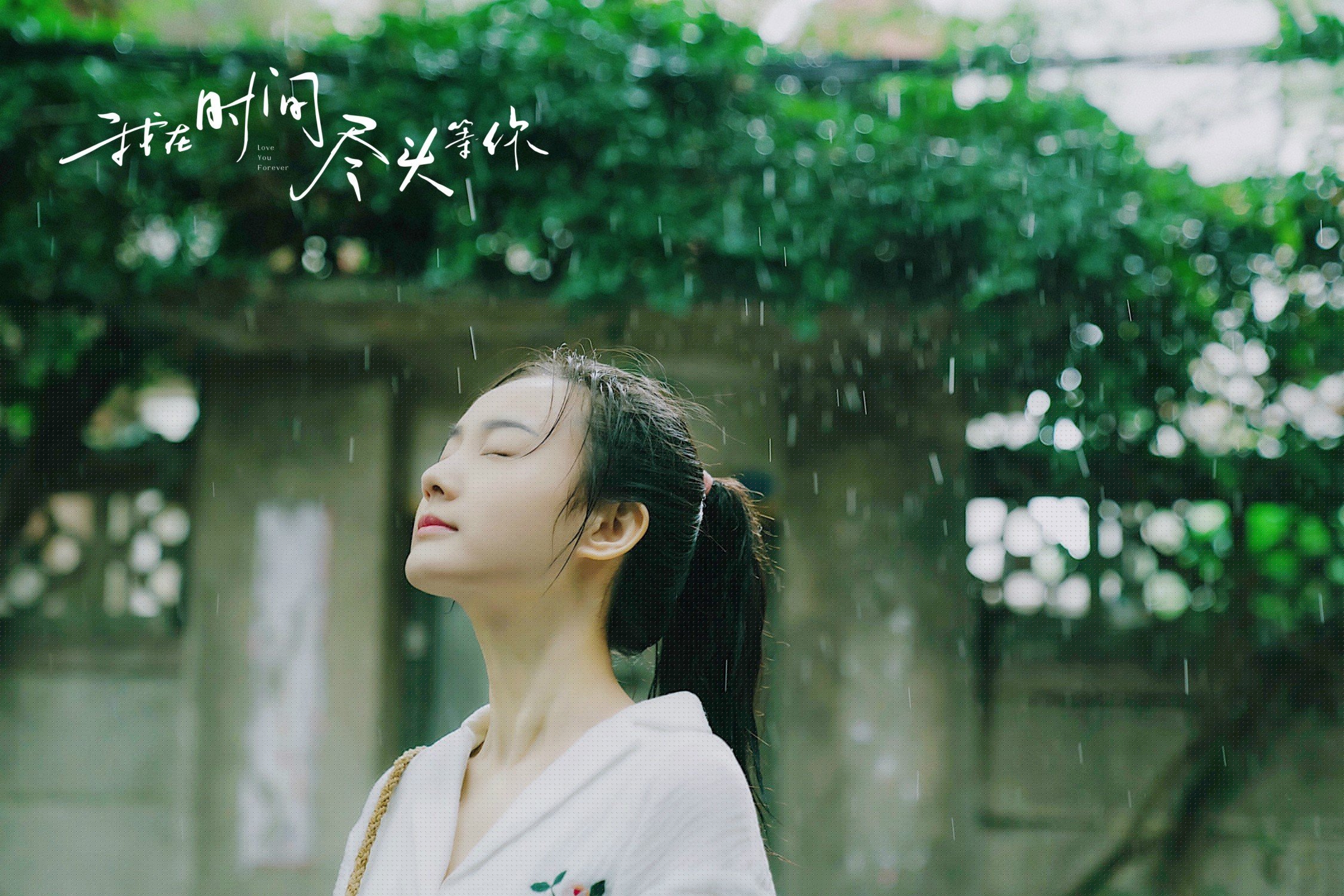 拜仁5-2大捷奥格斯堡，莱万完成帽子戏法，德甲_拜仁6-0大胜夺冠莱万戴帽