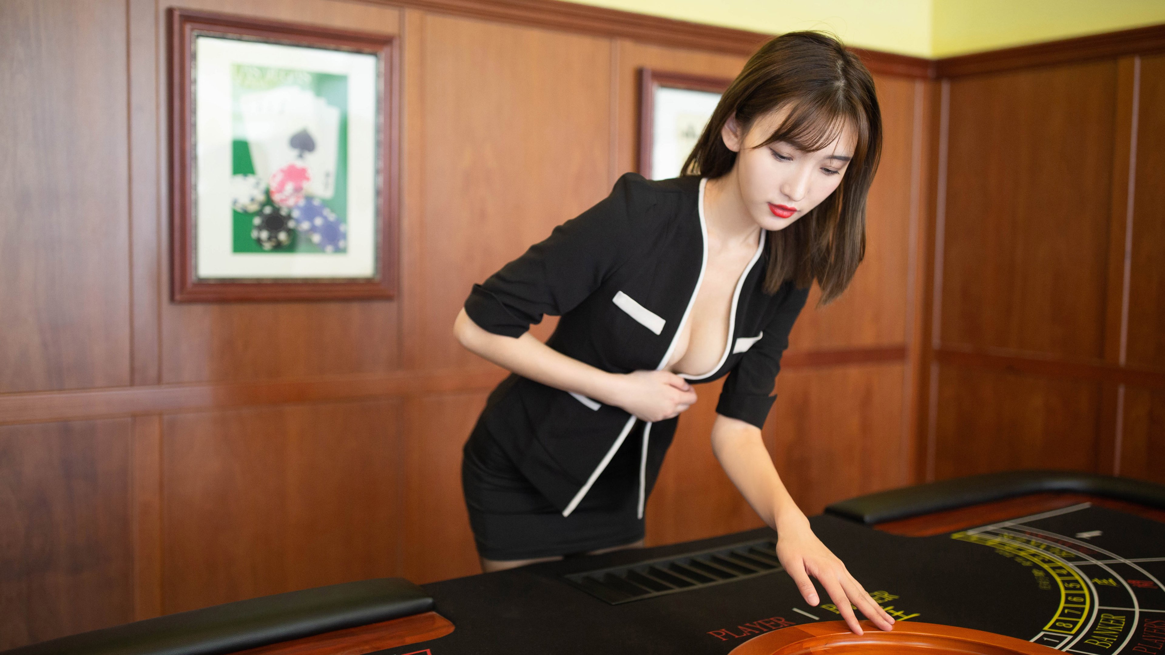 体育节目精彩纷呈，解读足球赛场风云，足球比赛现场解说