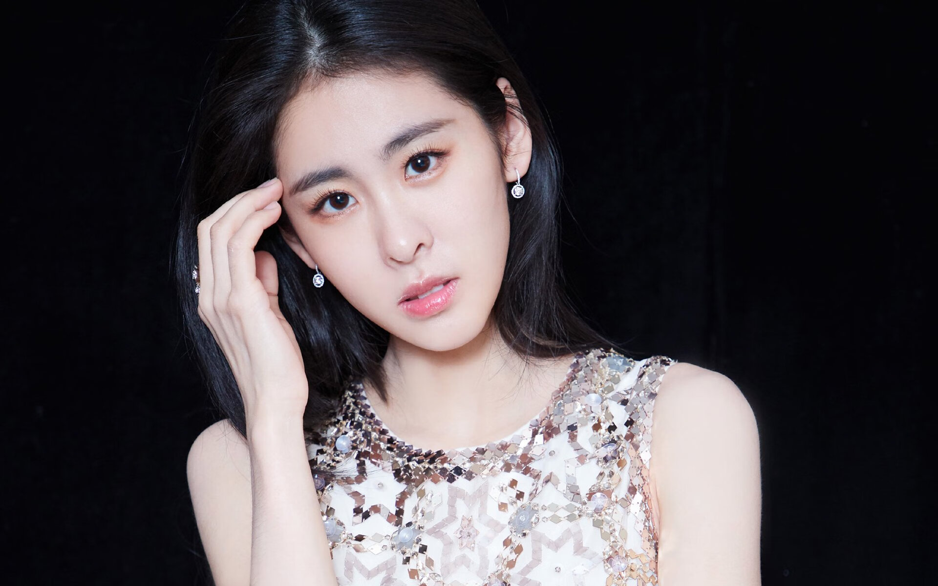 阿拉维斯再受重创,整体表现一踏糊涂,阿拉维斯主力阵容