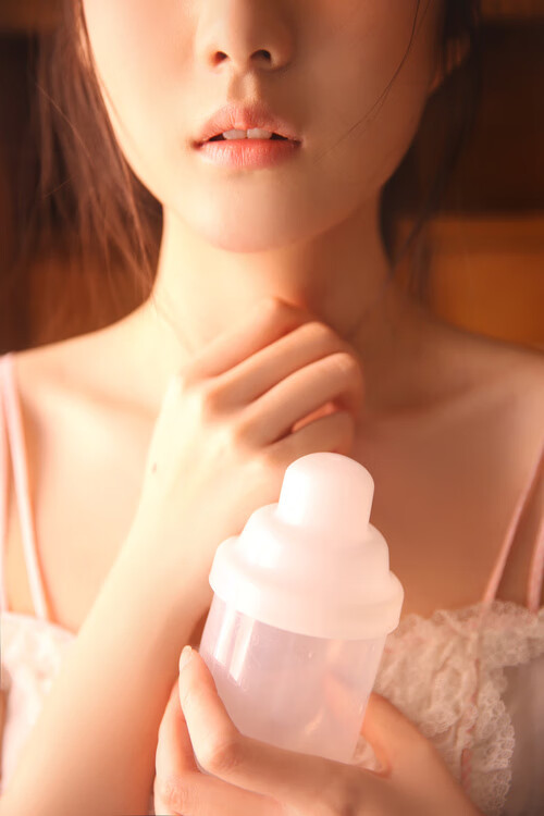 “高新体育中心武术赛：选手瞬间爆发，精彩技巧瞬间击倒对手”