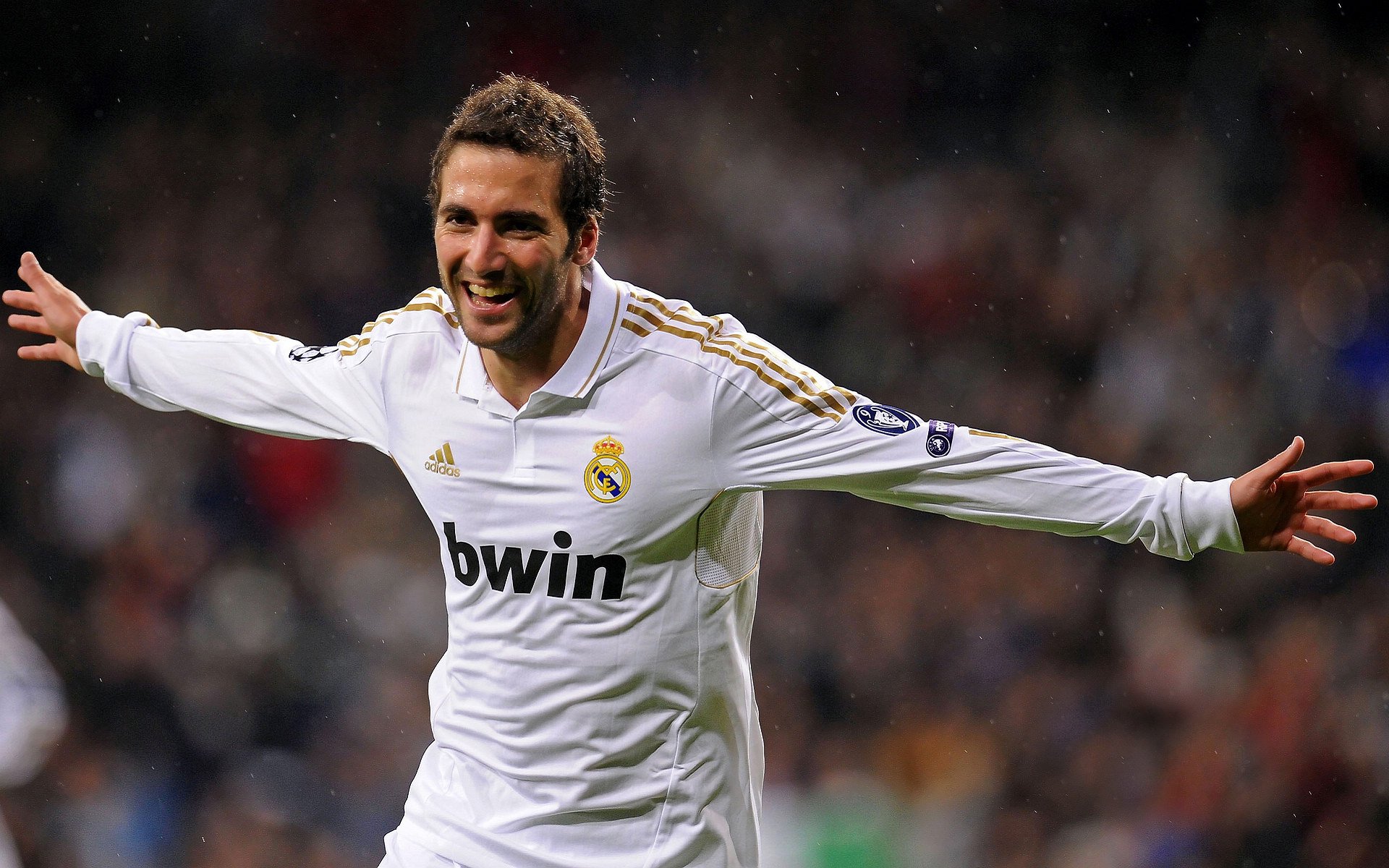 “青少年足球主题公益跑运动会在全国火热举行”,青少年校园足球赛