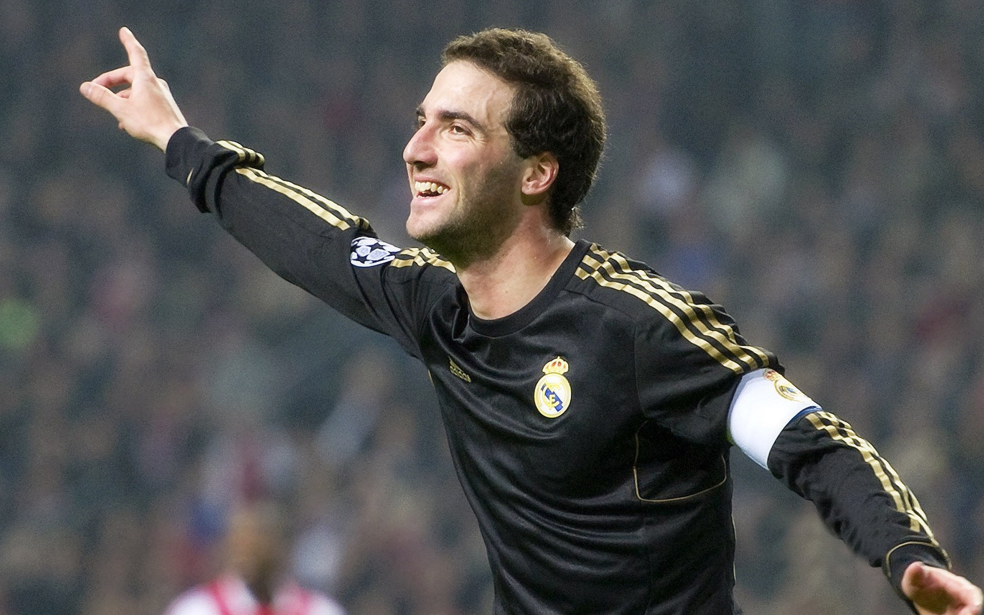 爱游戏体育入口-意甲战术变化频繁，精彩表现夺人眼球，意甲争4